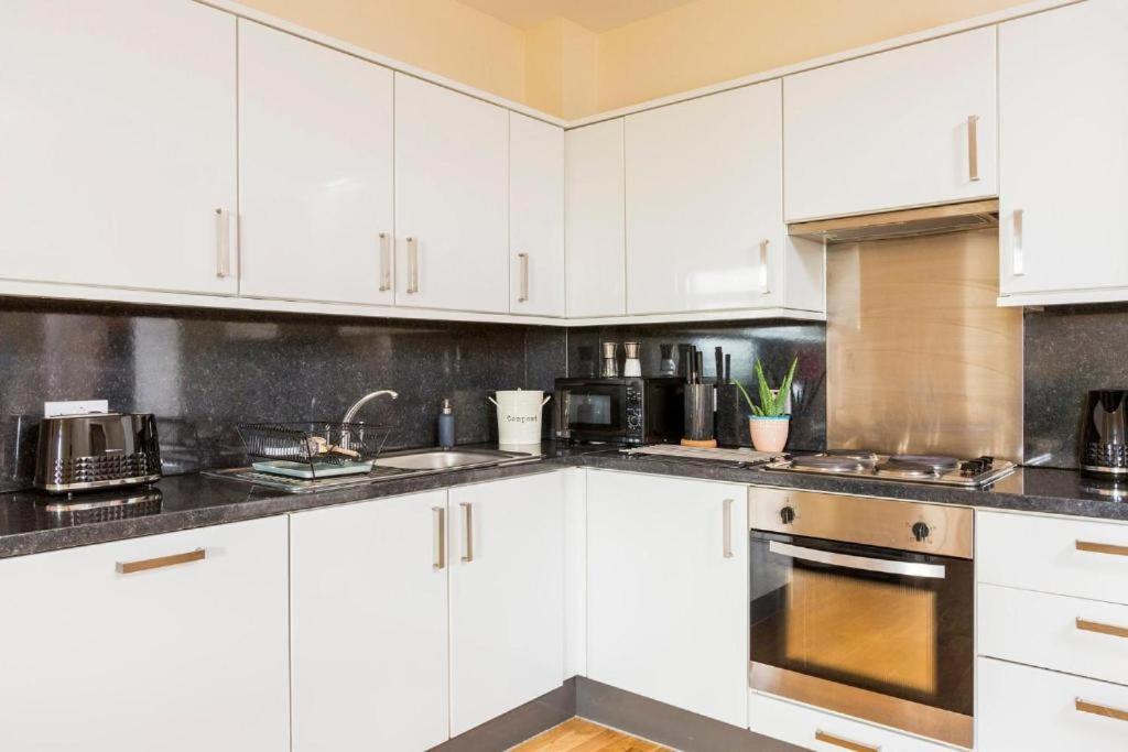 Panorama Apartments By Mesh Accommodation Short & Long Term Lets Ashford For Contractors Or Corporate Stays Ashford (Kent) Exterior foto